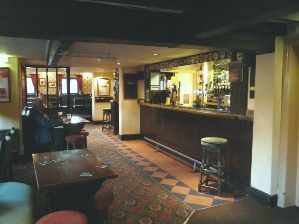 (Pub, Bar). Published on 28-11-2014
