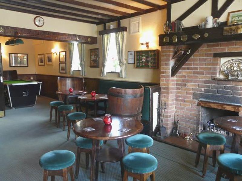 (Pub, Bar). Published on 19-09-2015 
