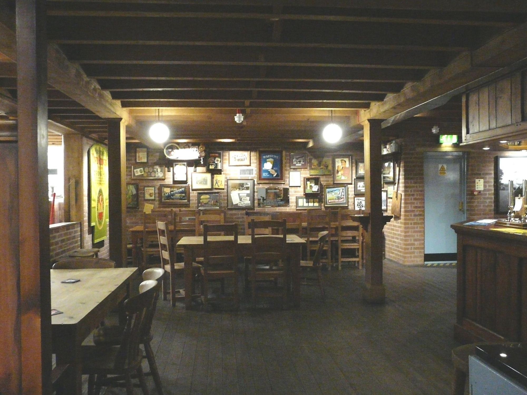 (Pub, Bar). Published on 01-12-2016