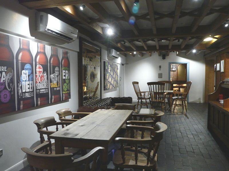 (Pub, Bar). Published on 01-12-2016 