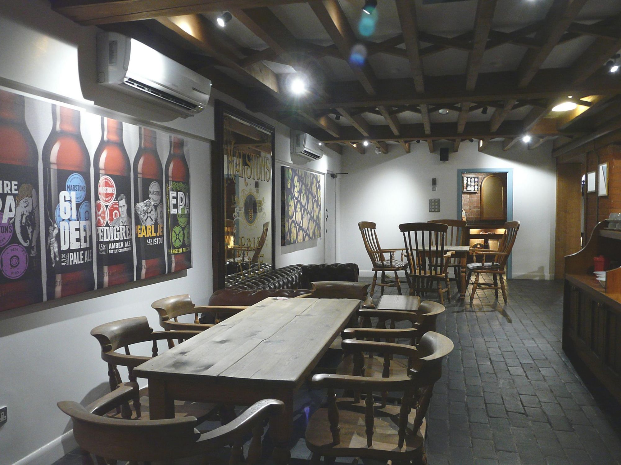 (Pub, Bar). Published on 01-12-2016