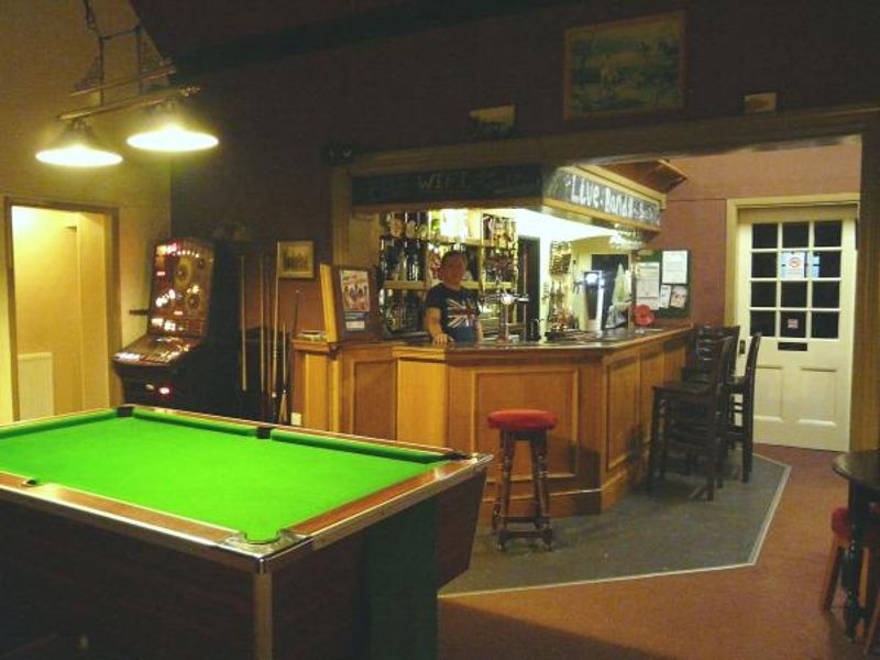 (Pub, Bar). Published on 14-10-2014 
