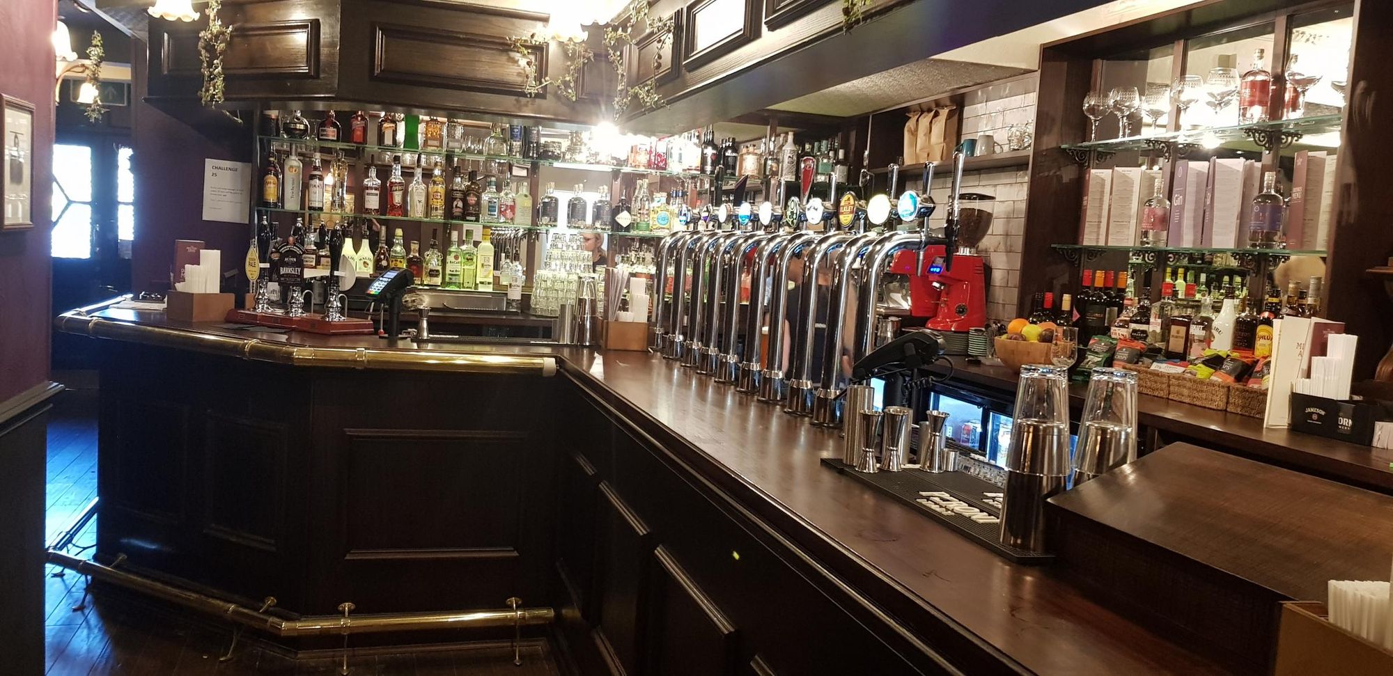 (Pub, Bar). Published on 24-12-2018