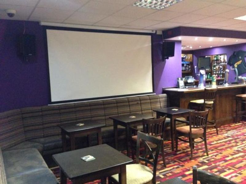 TV . (Pub, Bar). Published on 14-12-2015