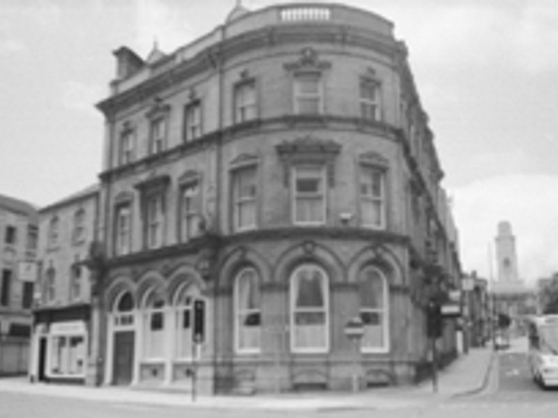 Queens Hotel, Barnsley. (Pub, External). Published on 25-11-2012