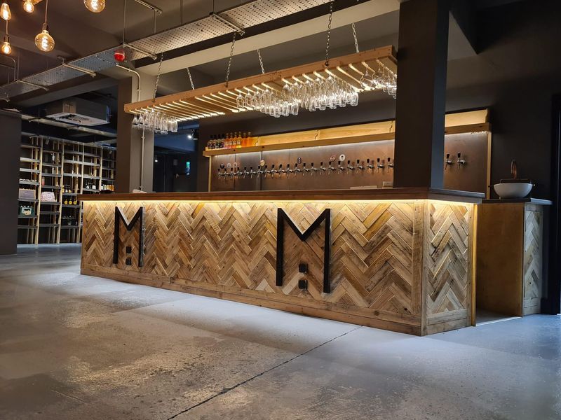 (Pub, Bar). Published on 16-10-2021