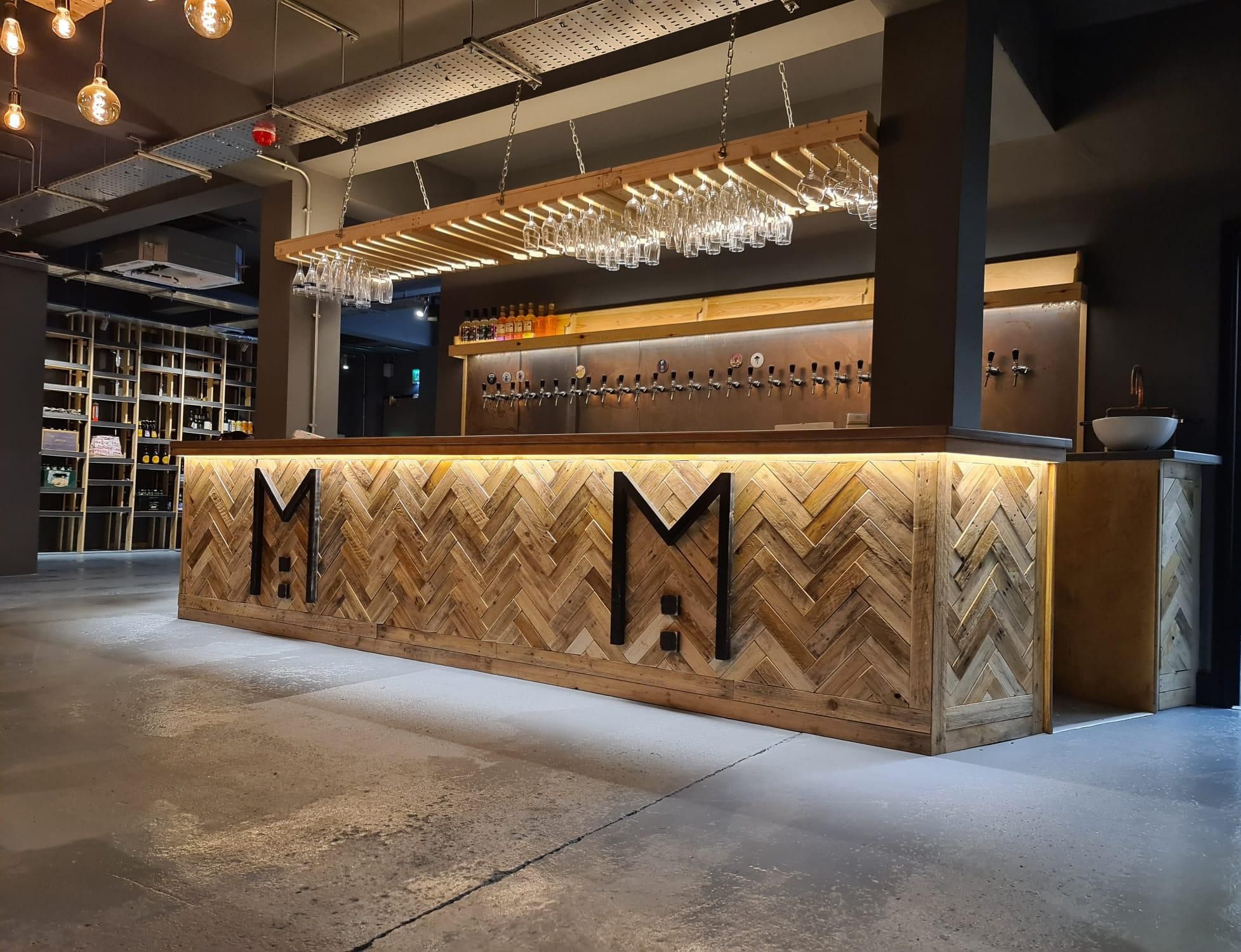 (Pub, Bar). Published on 16-10-2021