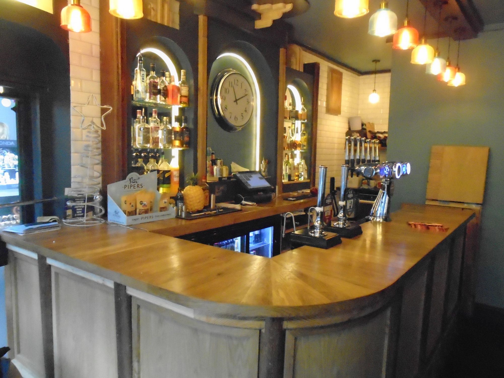(Pub, Bar). Published on 12-12-2021