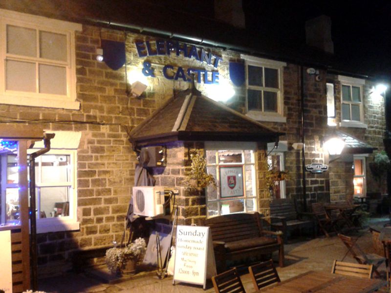 Elephant and Castle, Hemingfield. (Pub, External). Published on 14-10-2014