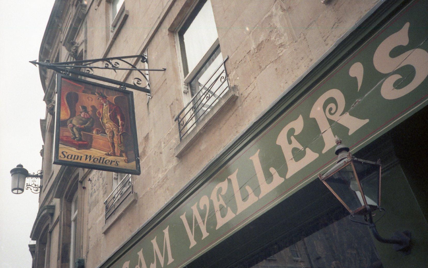 1986. (External, Sign). Published on 10-11-2025