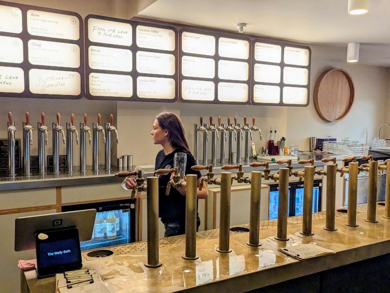 (Bar). Published on 19-10-2025 