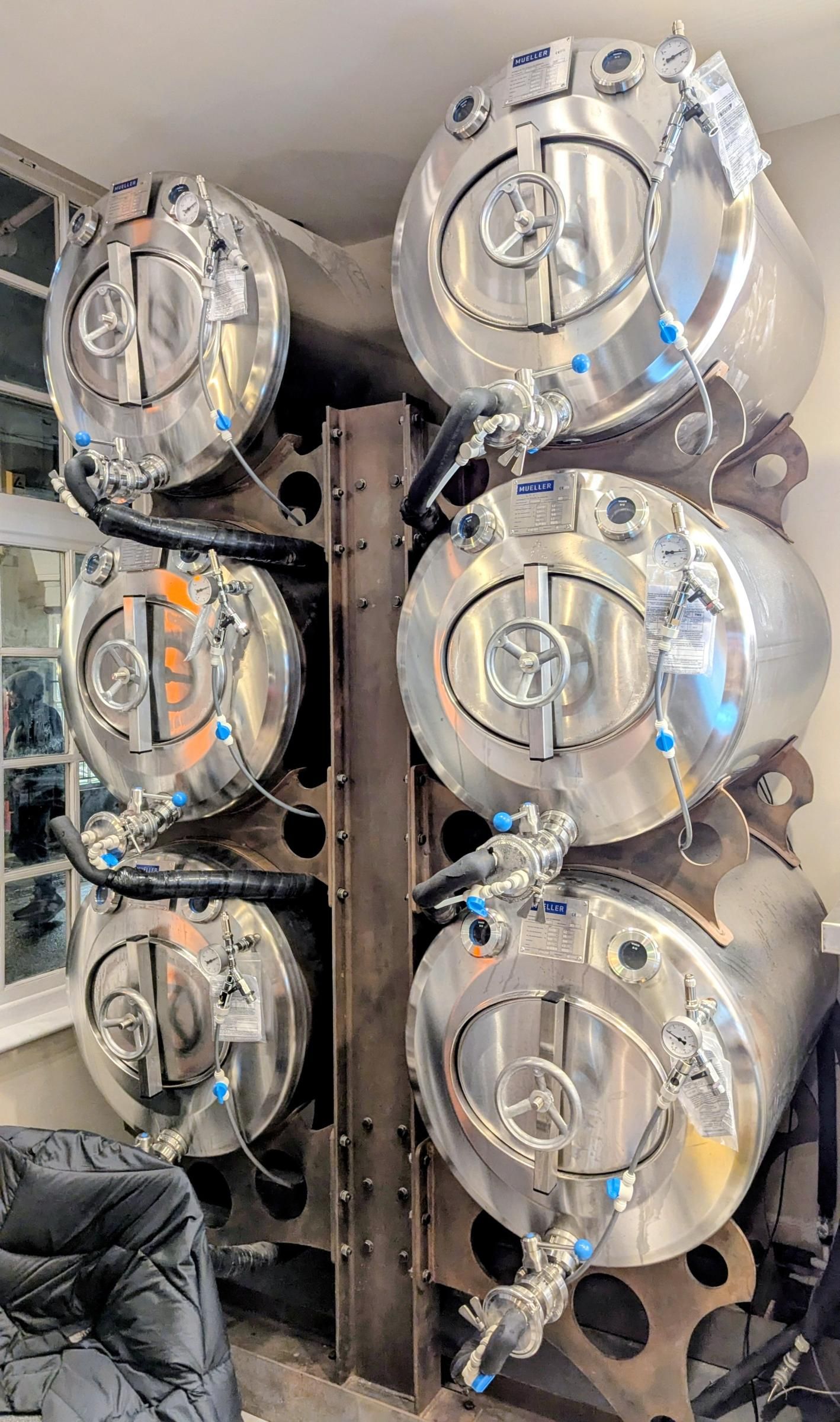 Beer tanks . (Bar). Published on 19-10-2025