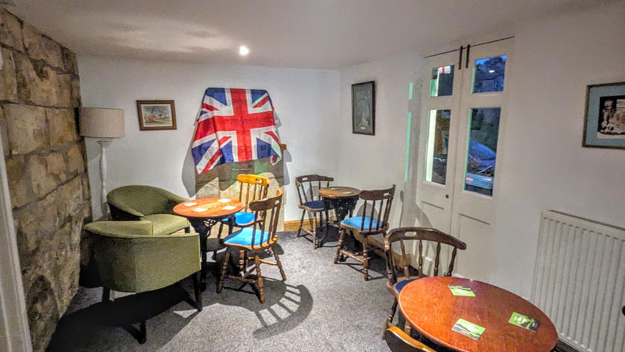 'Snug' off RH Lounge Bar. (Bar). Published on 24-08-2025