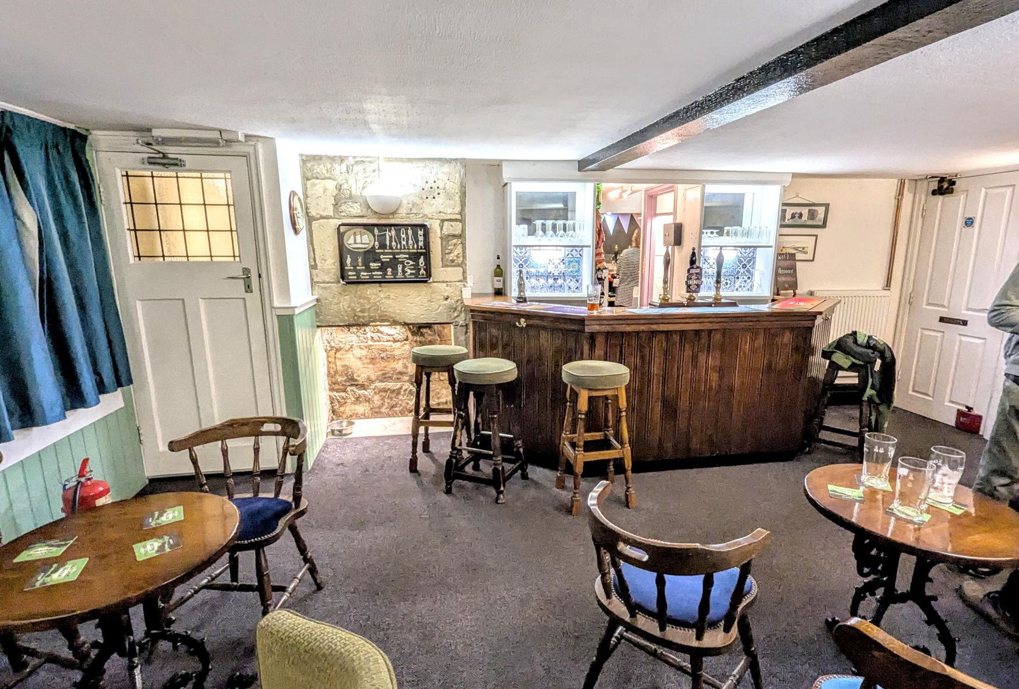 RH Lounge Bar. (Bar). Published on 24-08-2025