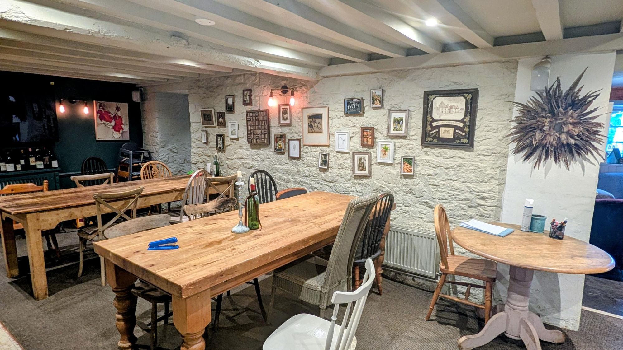 Bar seating. Published on 15-10-2026