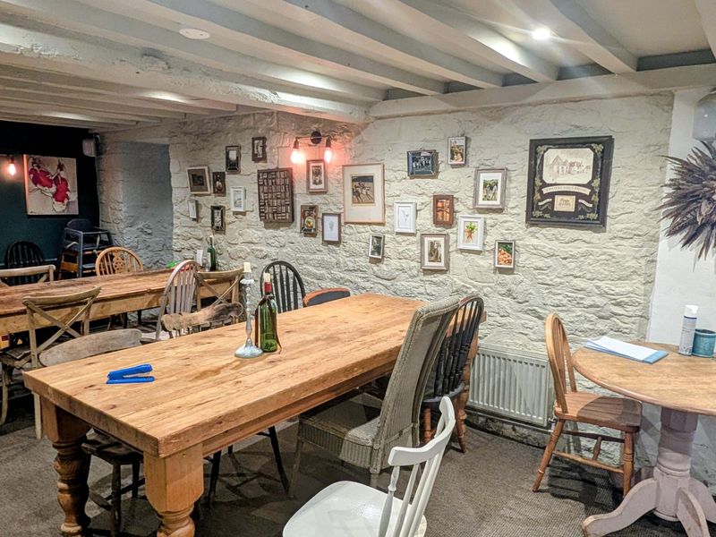 Bar seating. Published on 15-10-2026 