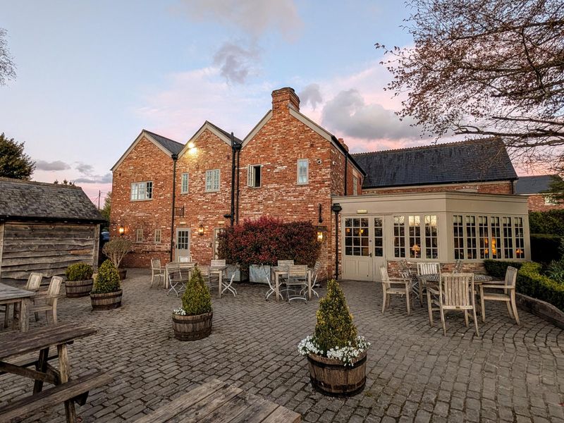 Rear patio and garden bar. (Garden). Published on 12-04-2026 