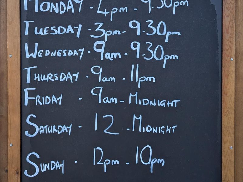 May 2025 Hours. (Sign). Published on 11-05-2025 