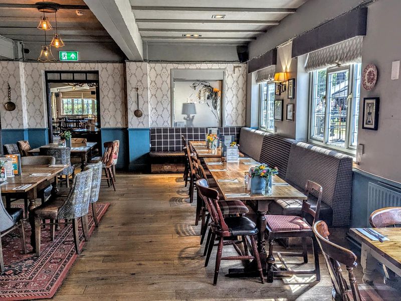 (Bar, Restaurant). Published on 11-05-2025 