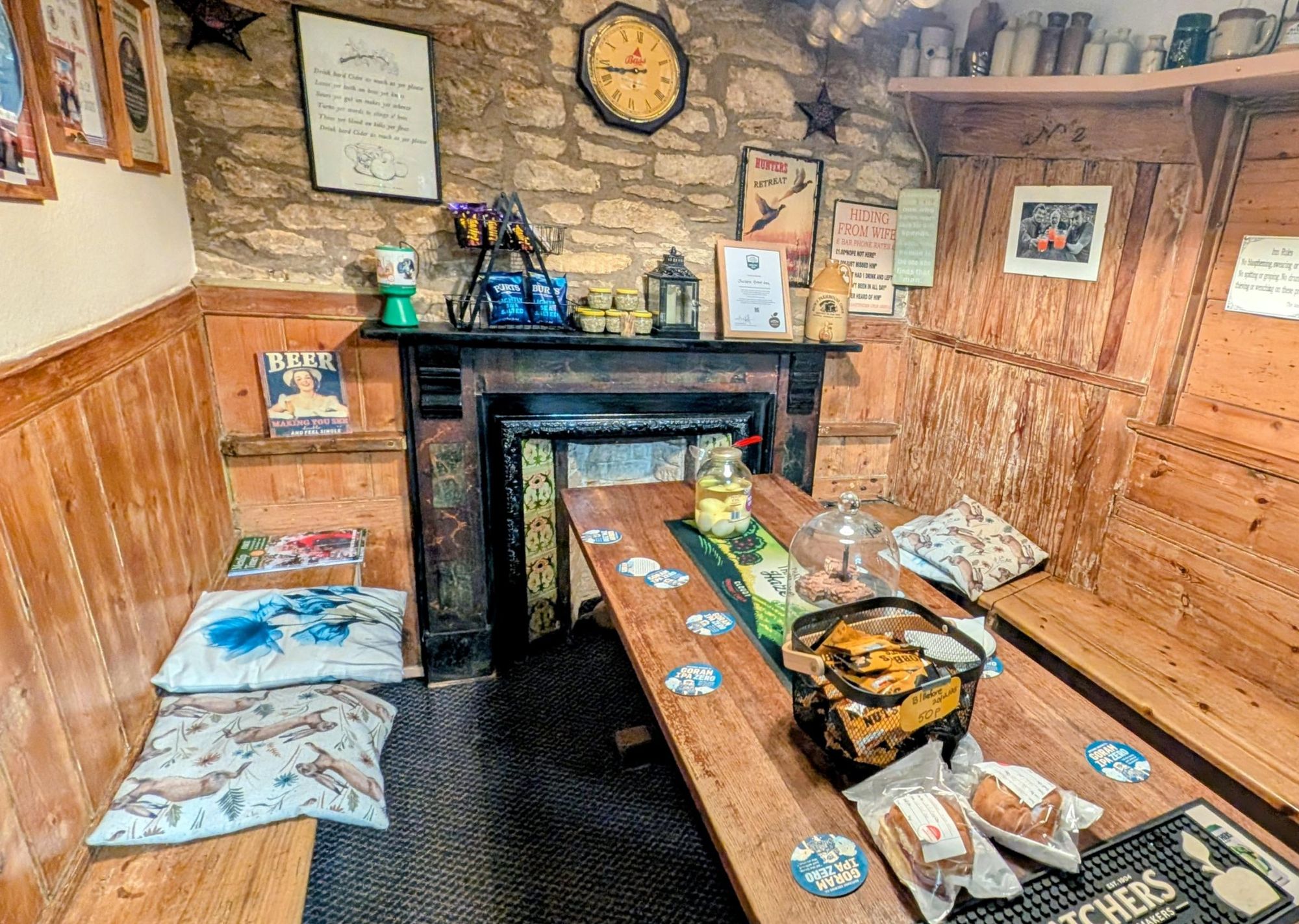 Serving Room. (Bar). Published on 27-09-2026