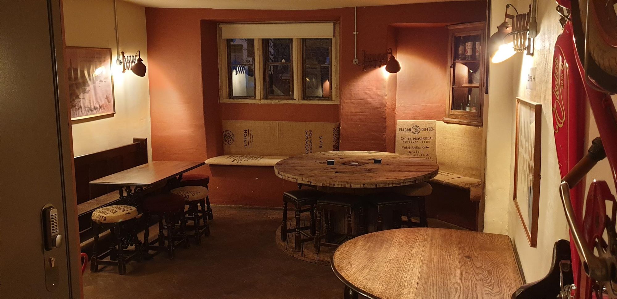 LH Bar. (Bar). Published on 17-06-2024