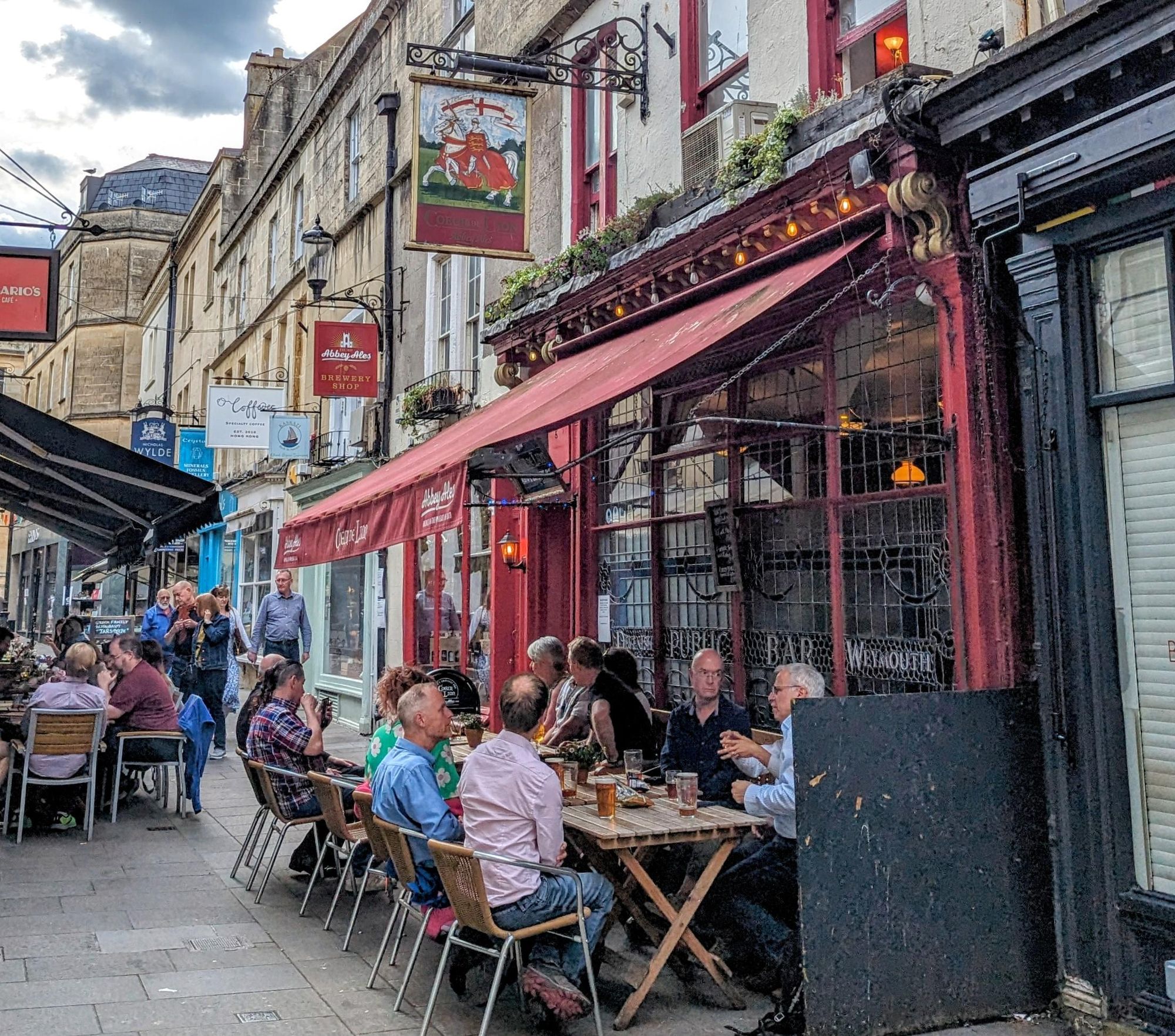 May 2024 - Pavement Seating. (Pub, External). Published on 19-05-2024