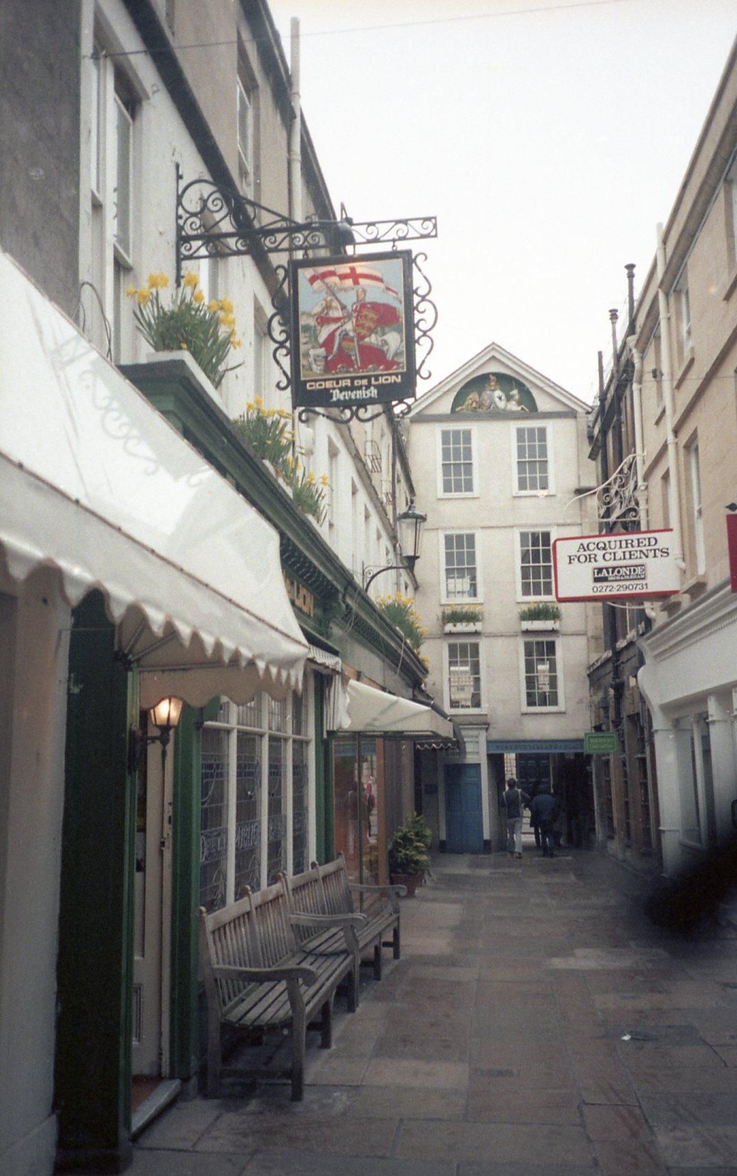 1986. (External). Published on 10-11-2025