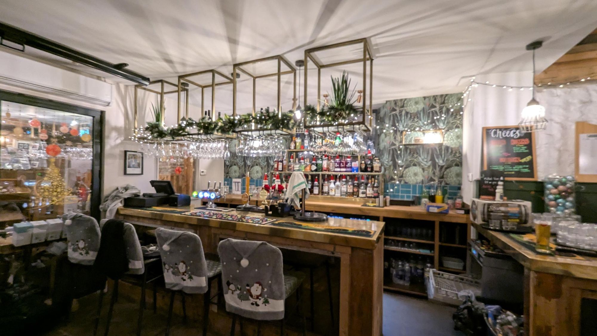 Bar at Christmas 2024. (Bar). Published on 03-02-2025