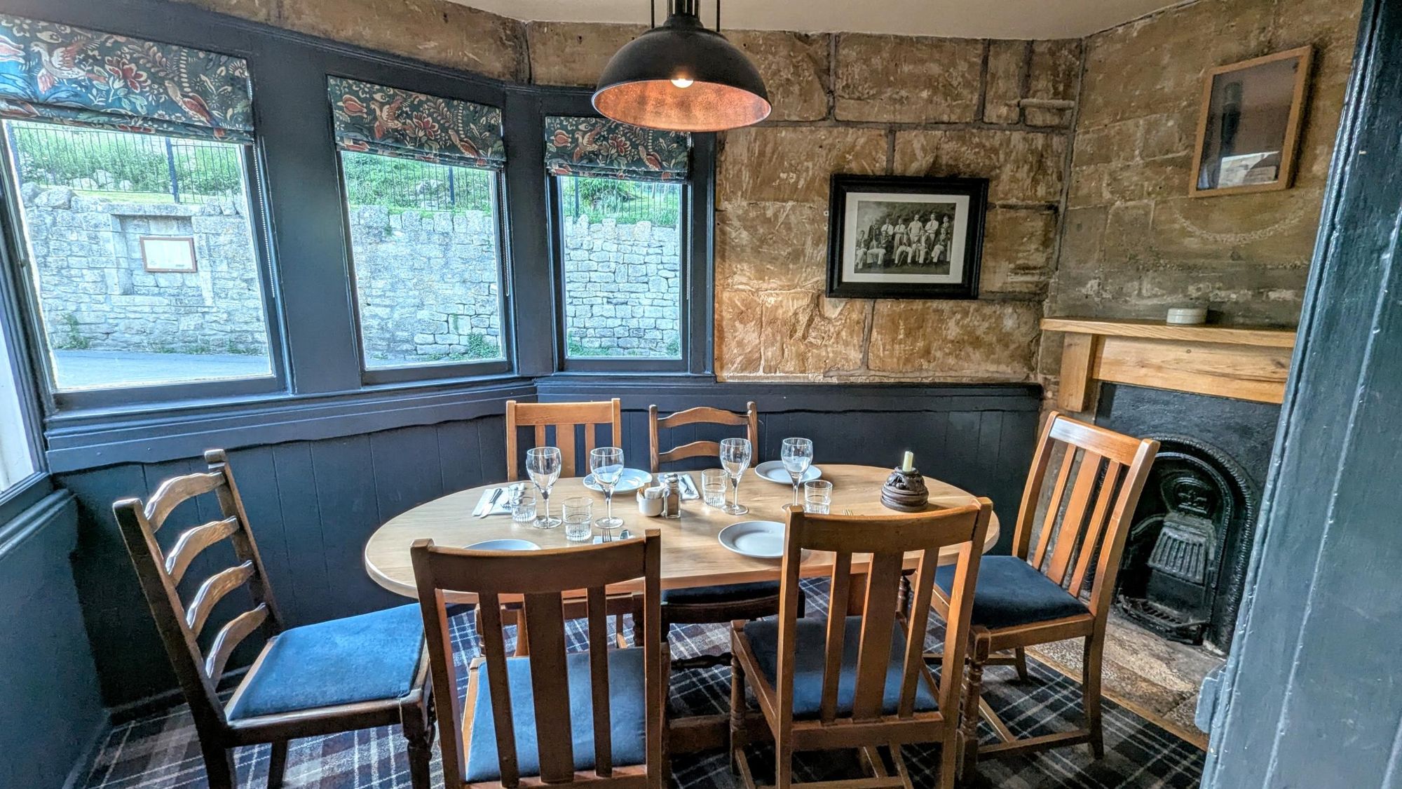 'Snug' dining room at front of pub. (Restaurant). Published on 11-05-2025