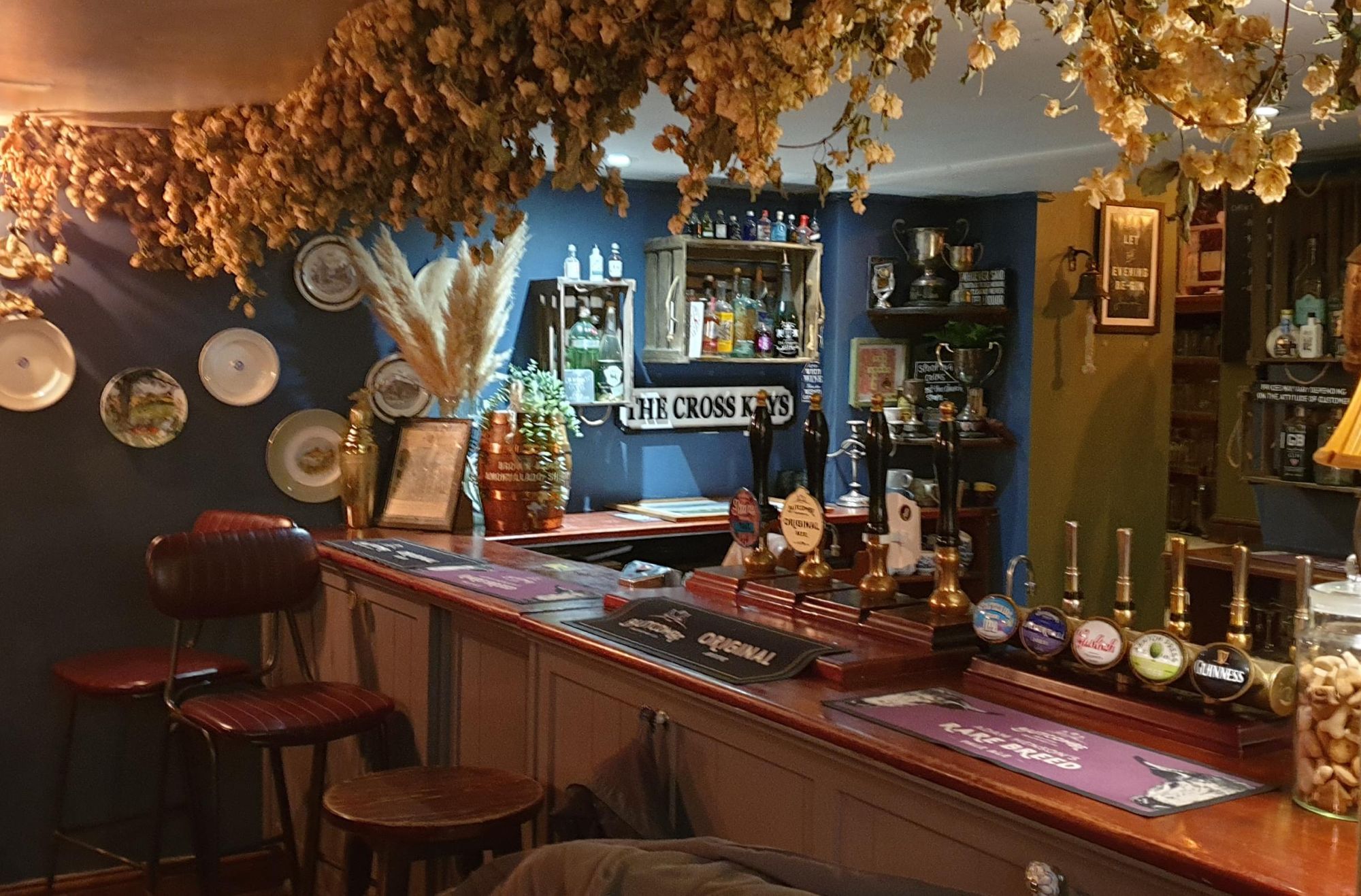 October 2022 - Snug Bar. (Bar). Published on 03-12-2023