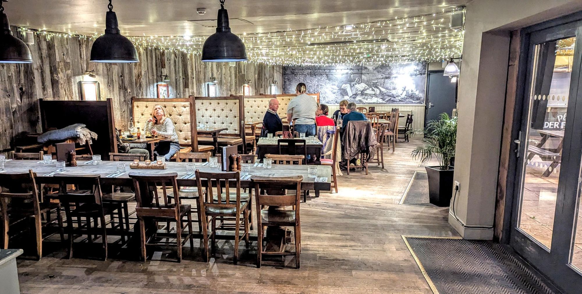 (Restaurant). Published on 27-04-2025