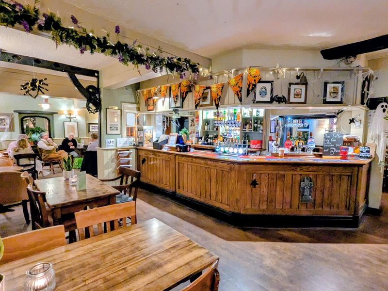 (Bar). Published on 28-10-2025 