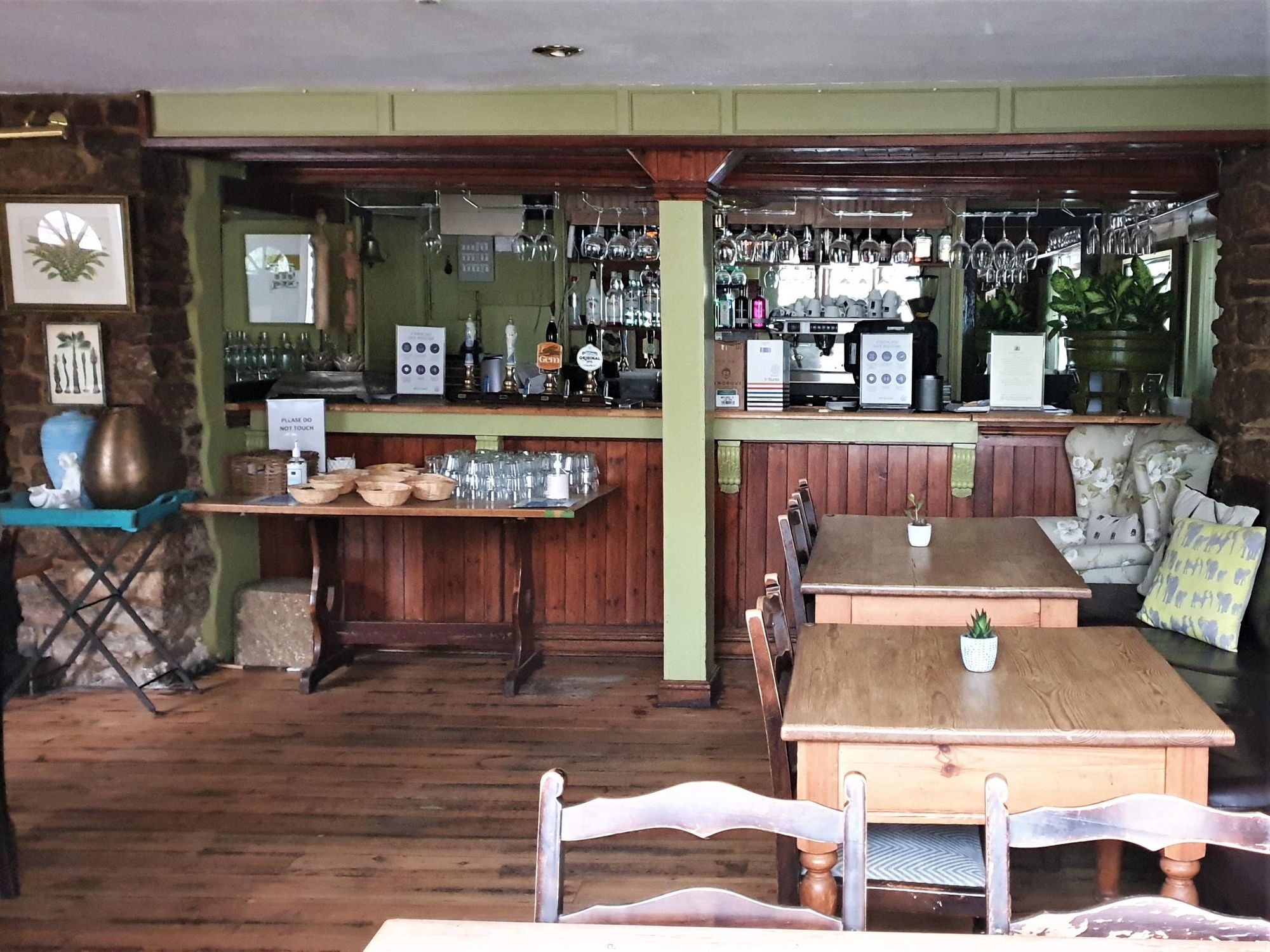 June 2021. (Bar). Published on 13-02-2022