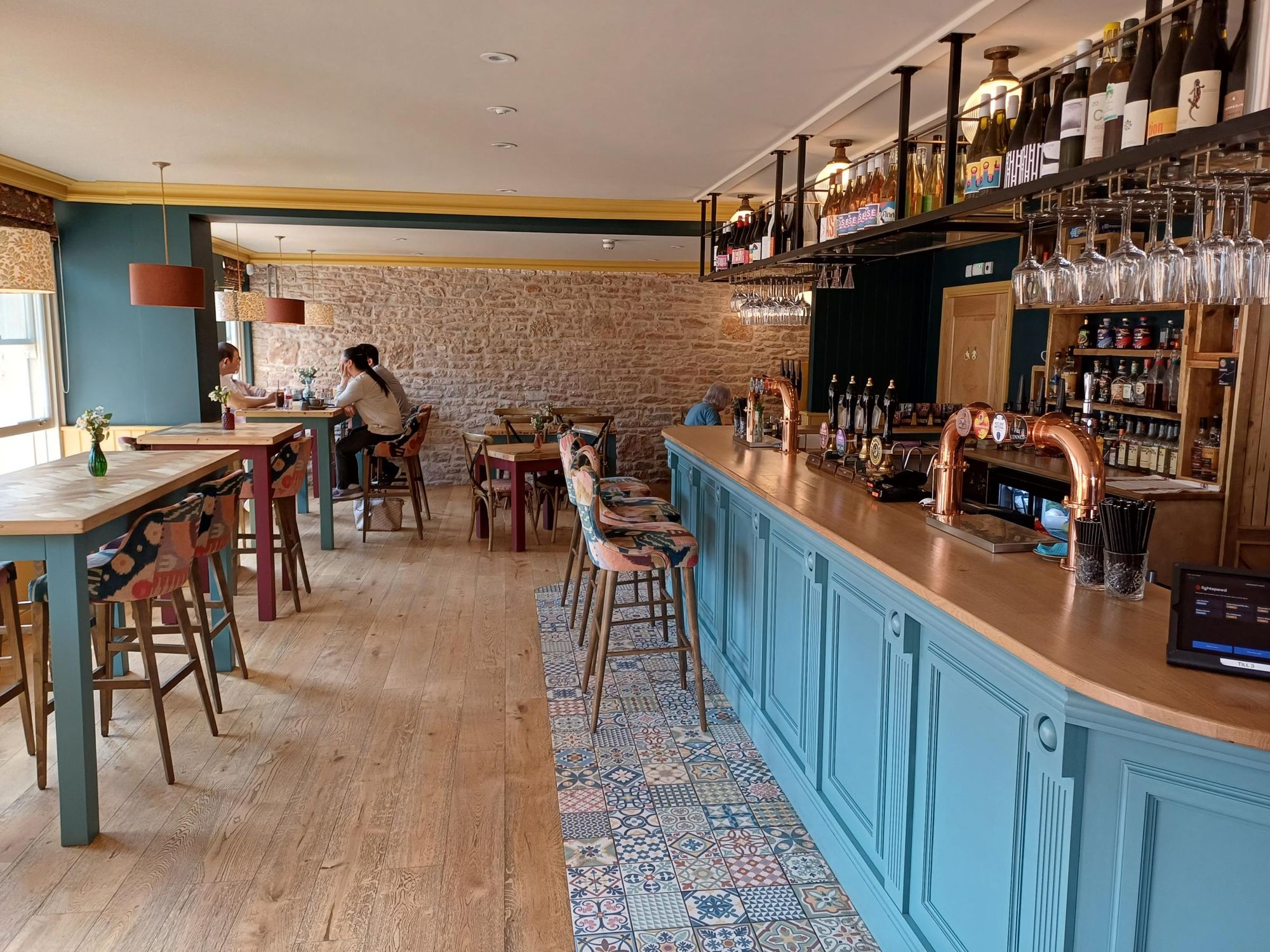(Bar). Published on 25-06-2024
