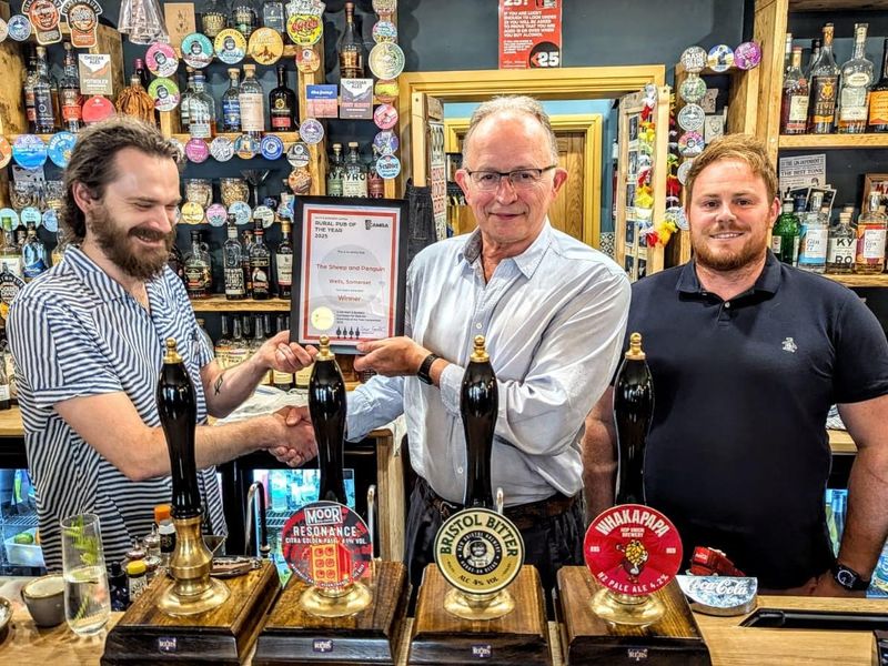 Rural Pub of the Year Certificate presentation May 2025. (Bar, Publican, Award). Published on 25-05-2025 