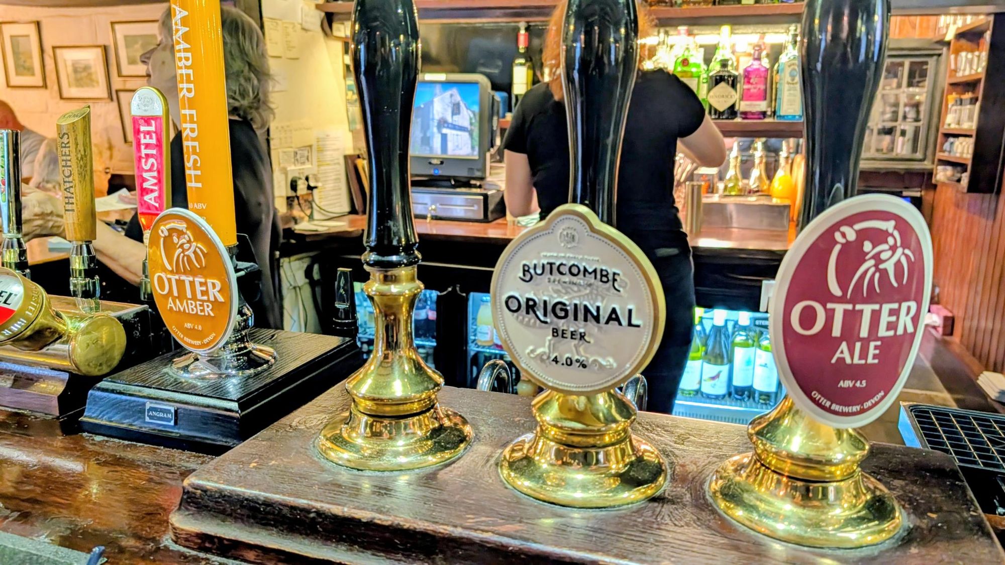 Note Otter Amber Fresh keg beer with misleading handpump dispens. (Bar). Published on 06-06-2026