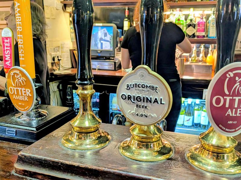 Note Otter Amber Fresh keg beer with misleading handpump dispens. (Bar). Published on 06-06-2026 