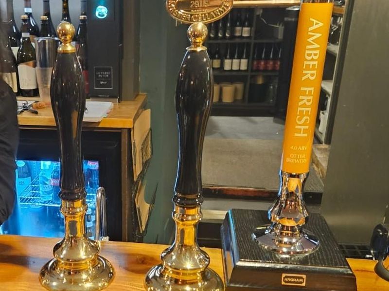 Otter Amber Fresh - Keg beer on Misleading Handpump!. (Bar). Published on 15-10-2026