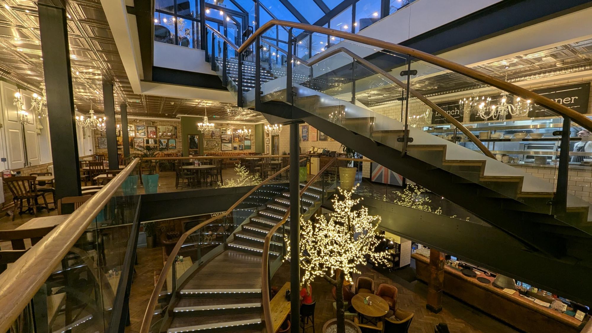 1st Floor Restaurant. (Restaurant). Published on 10-11-2025