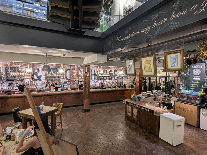 Main Bar. (Bar). Published on 10-11-2025 