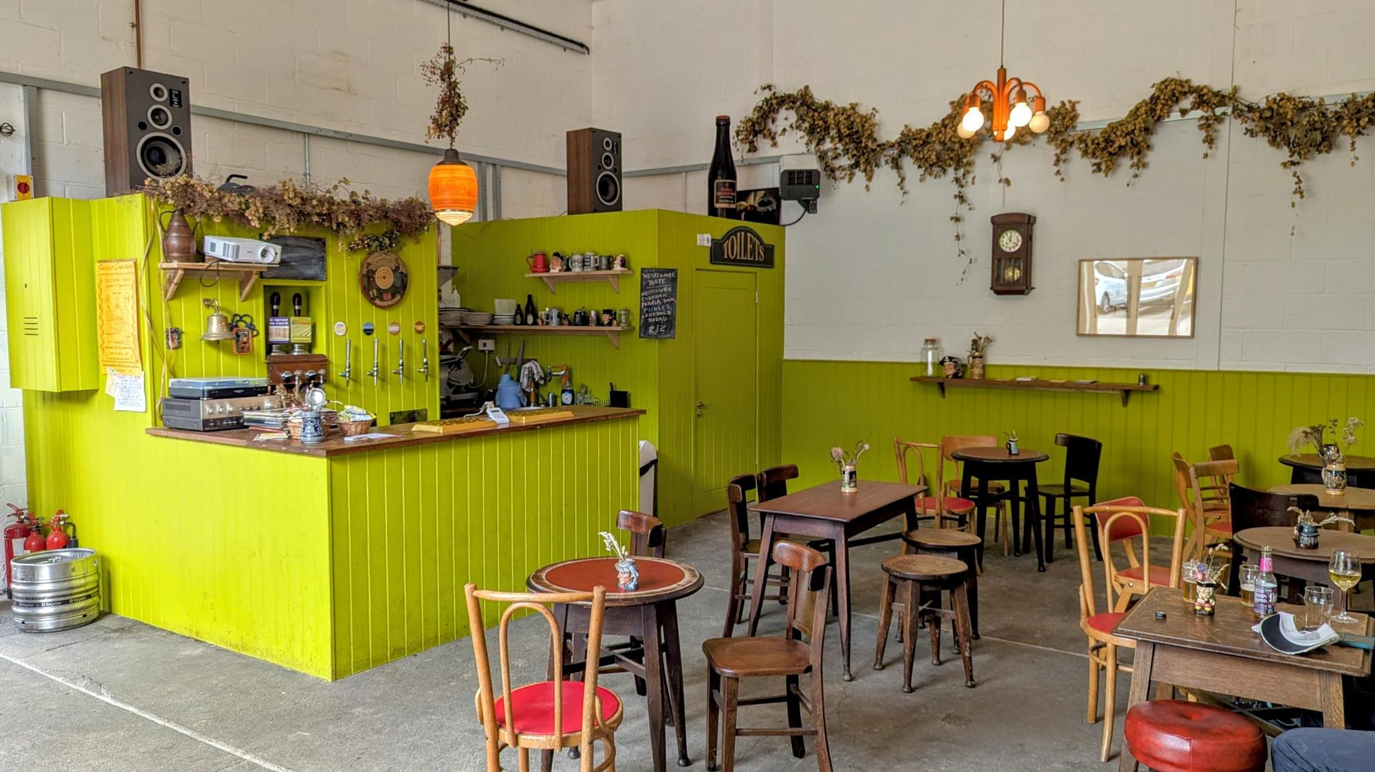 (Bar). Published on 23-04-2025