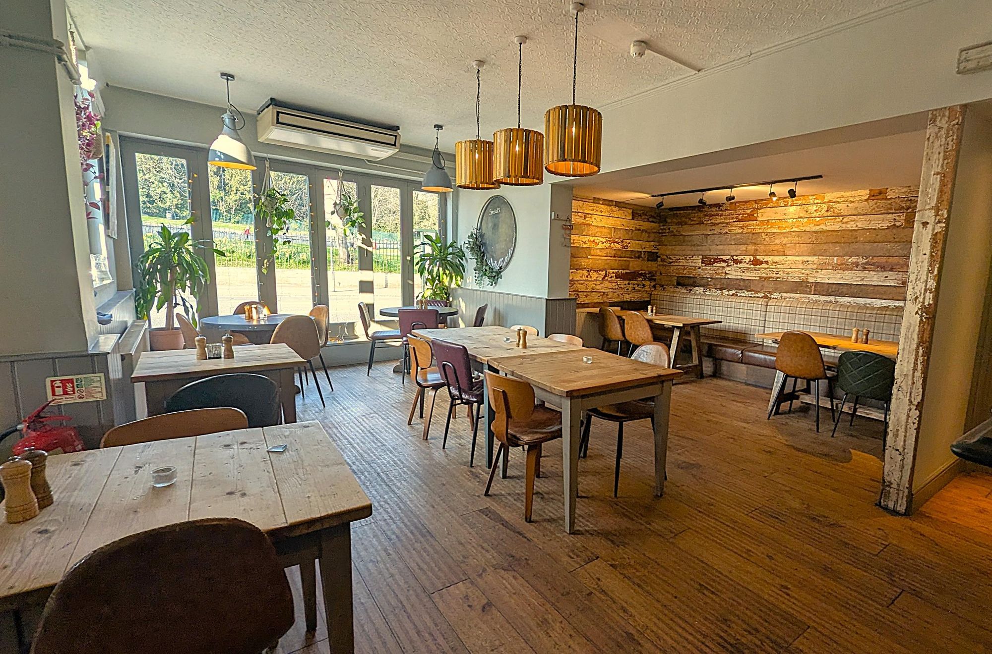 (Restaurant). Published on 11-05-2025