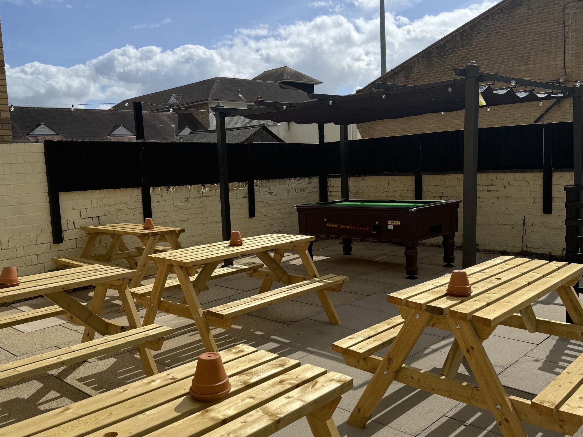 Part view of Patio. (Garden). Published on 22-04-2026