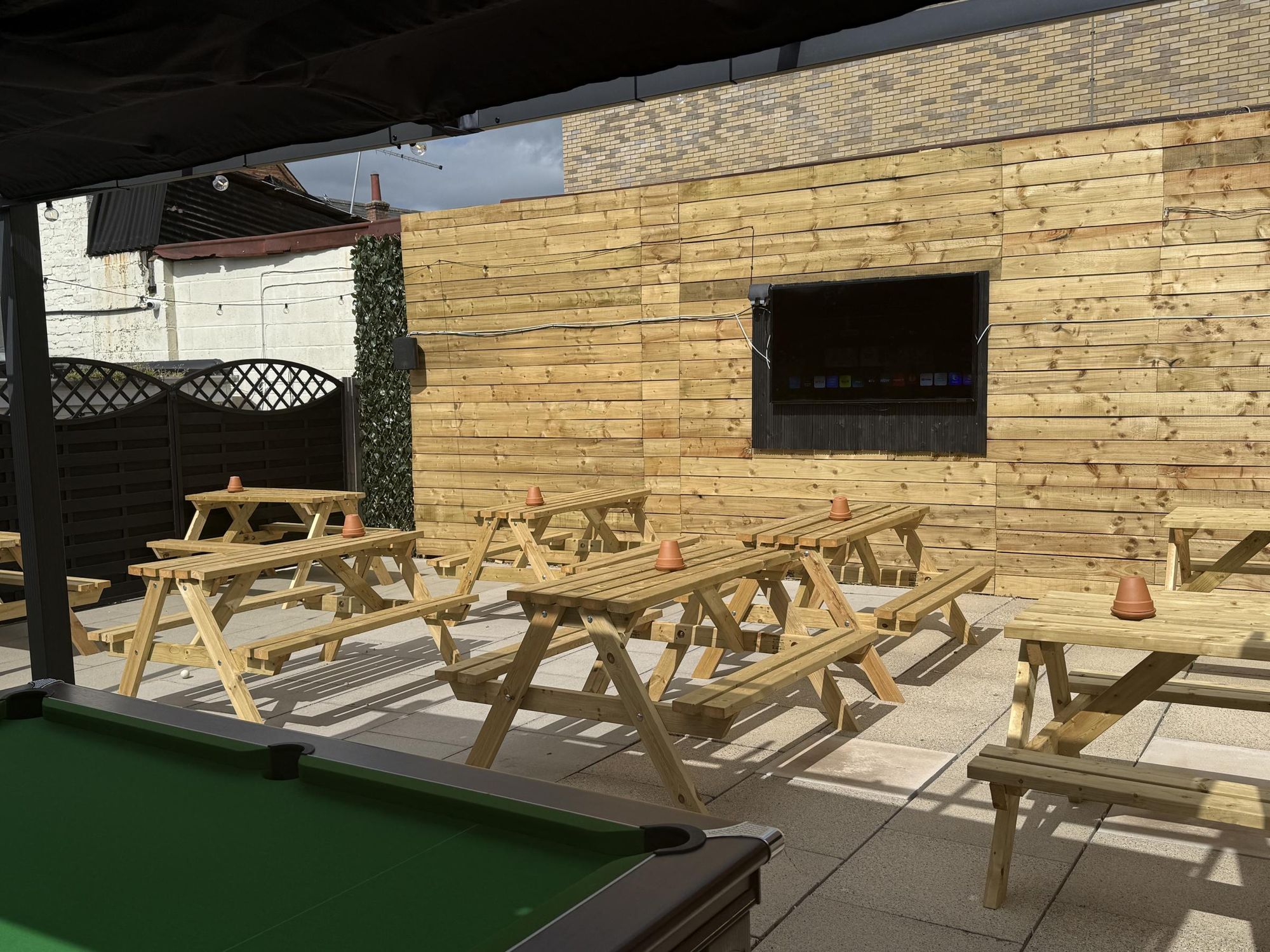 Part view of Patio. (Garden). Published on 22-04-2026