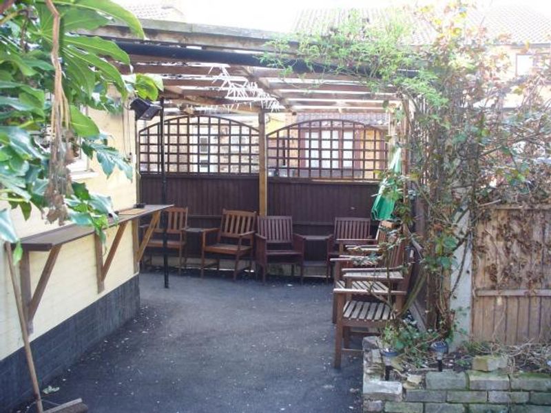Patio 2. (Garden). Published on 20-04-2016