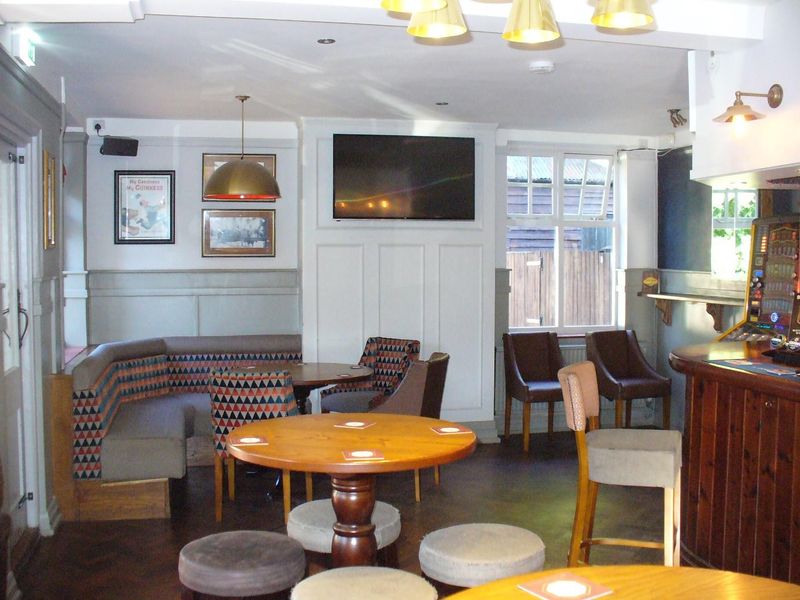 Lounge Bar. (Bar). Published on 04-10-2016