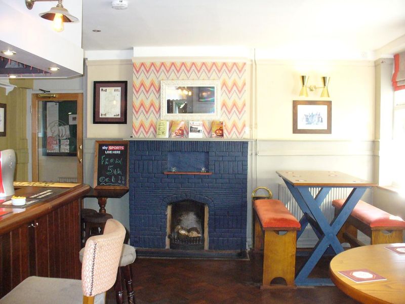 Lounge Bar 2. (Bar). Published on 04-10-2016