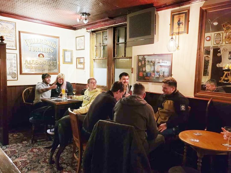 Cosy corner to right of bar. Published on 09-10-2024 