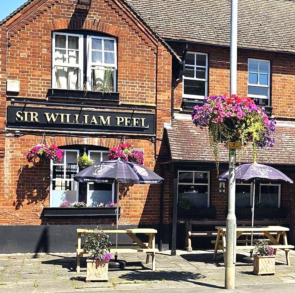 Pub and front patio. (Pub, External). Published on 09-10-2024