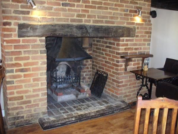 Public Bar fireplace. (Bar). Published on 12-02-2016